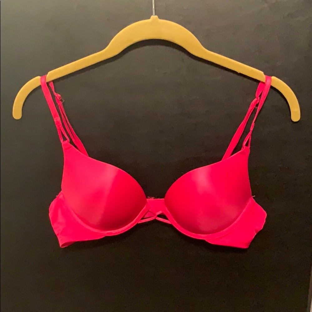 Victoria’s Secret bombshell bra